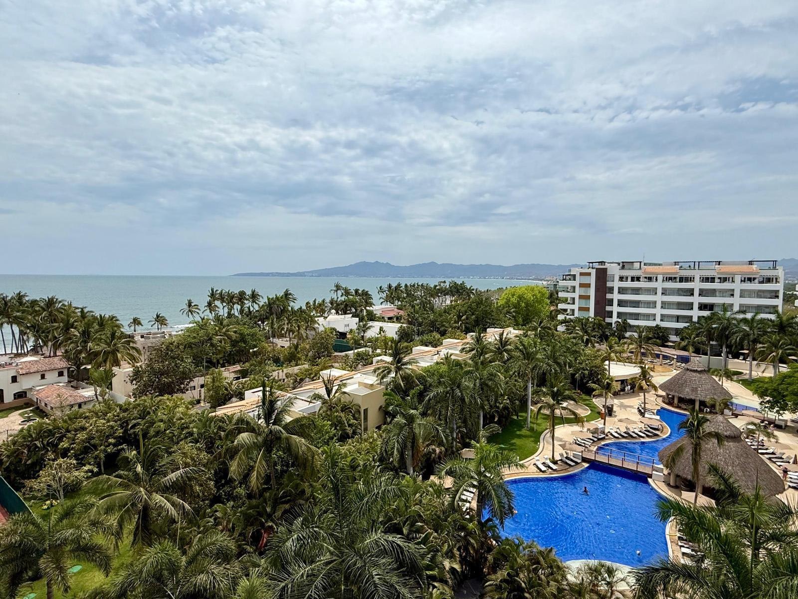 Albercas del resort